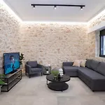 Flor28 Stone House